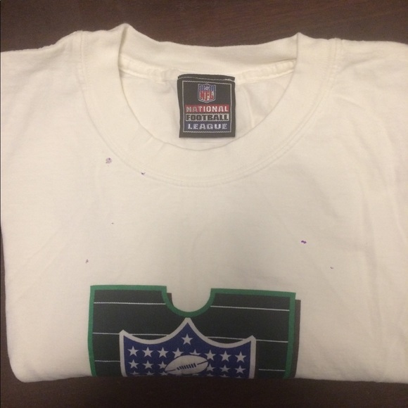 NFL NWOT Sunday Ticket T-Shirt - Picture 2 of 3